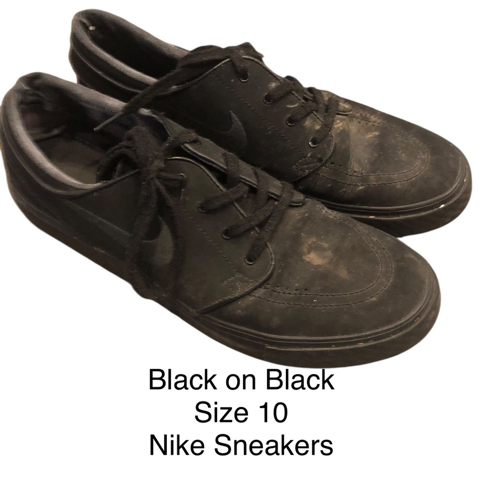 Nike Classic Black Sneakers